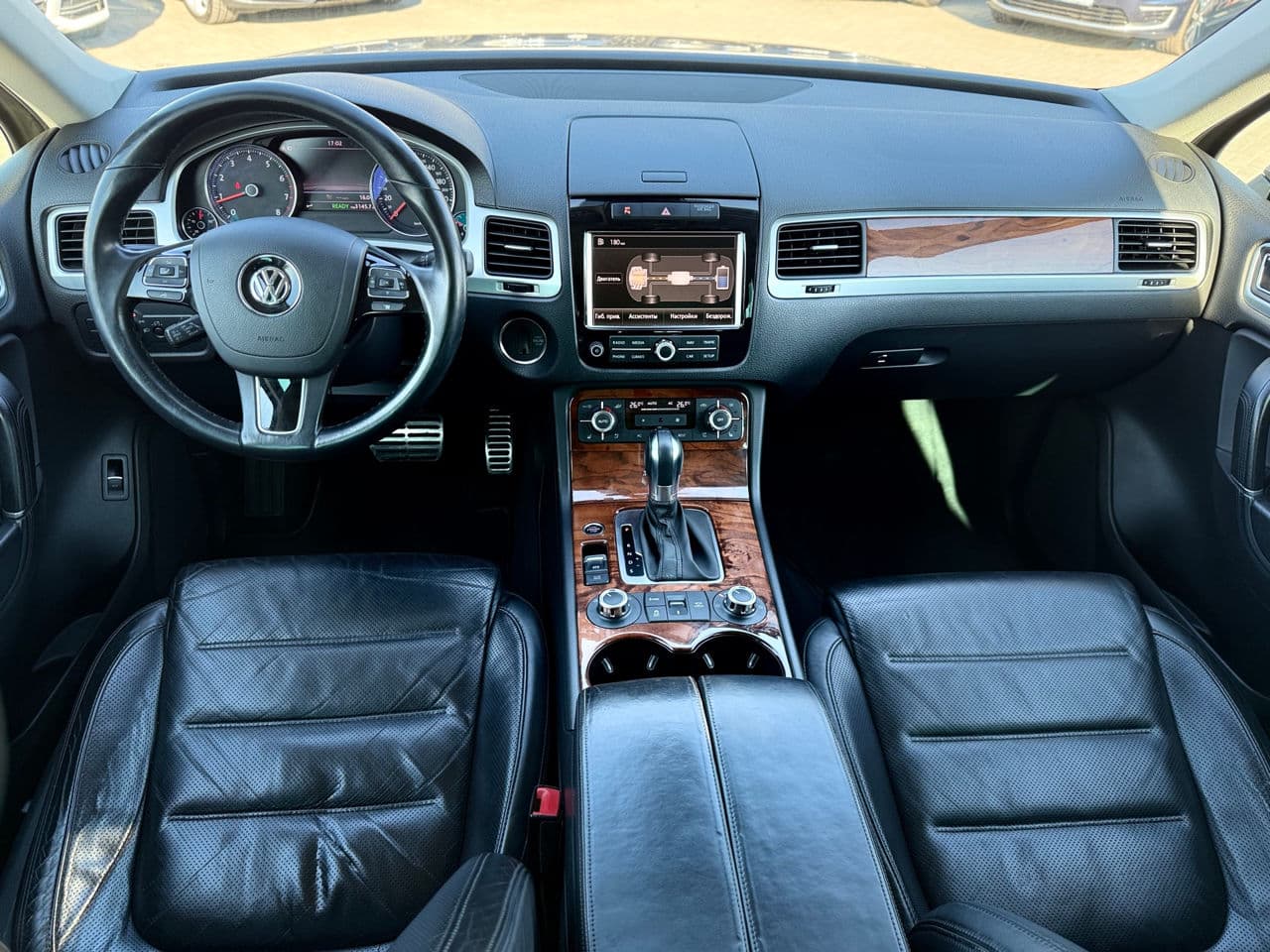 2010 Volkswagen Touareg — Miniatură 8