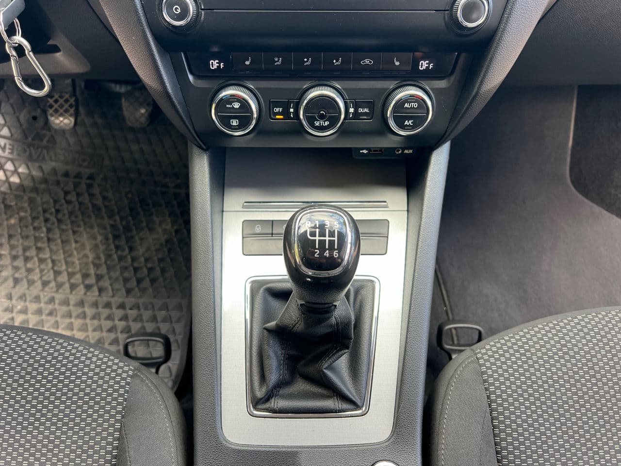 2013 Skoda Octavia — Miniatură 12