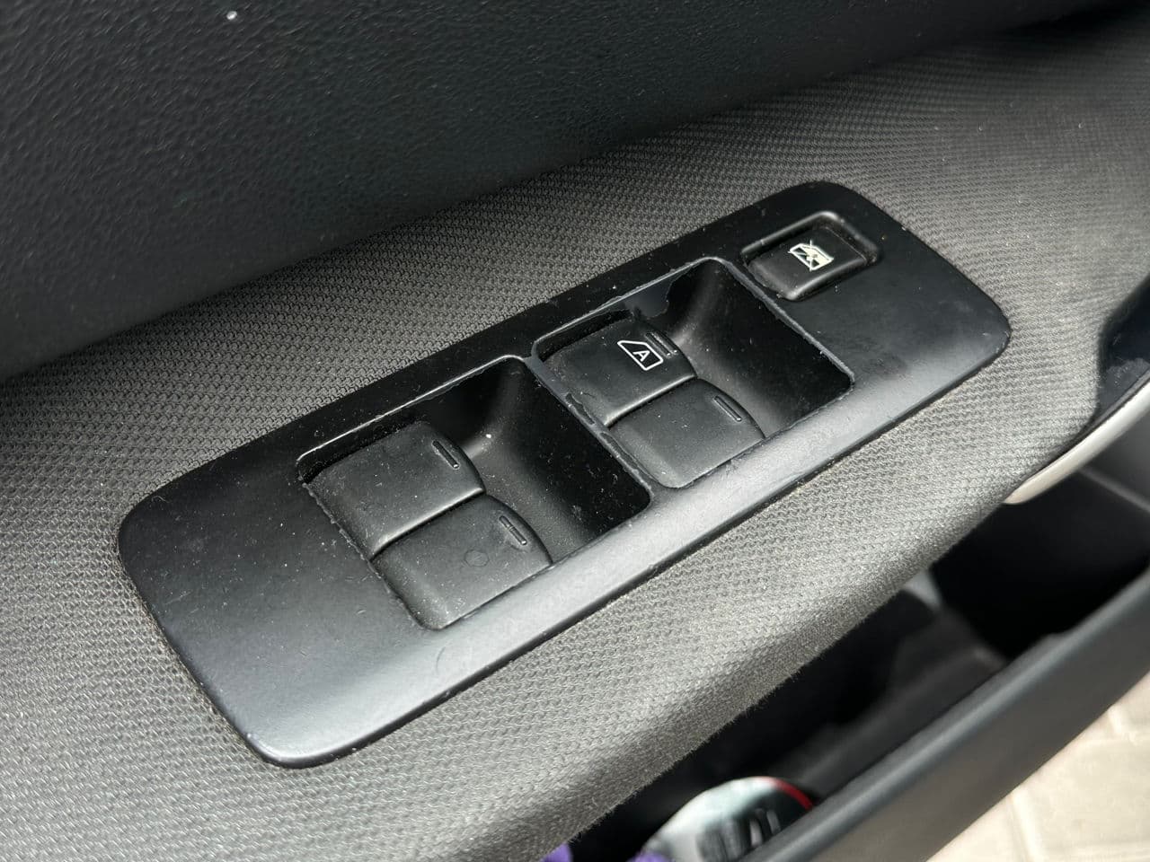 2010 Nissan Qashqai+2 — Miniatură 6