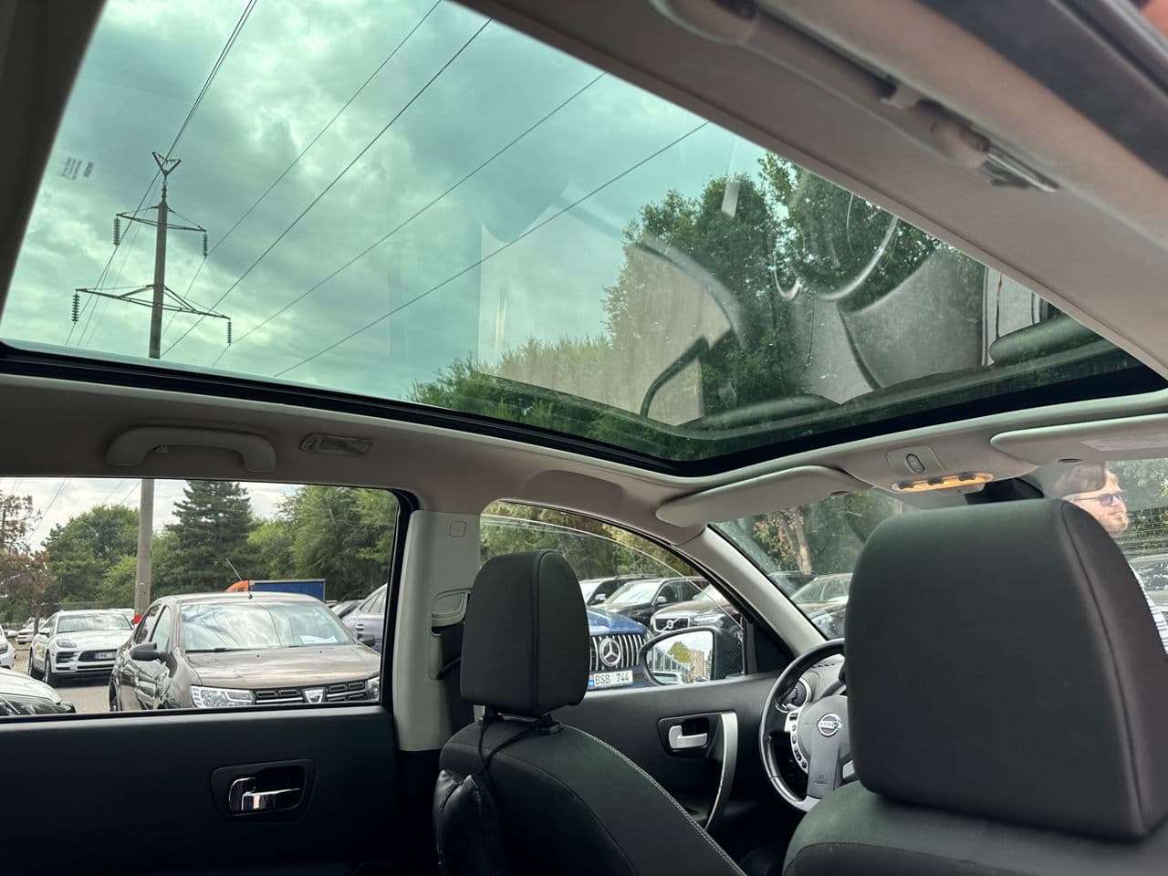 2010 Nissan Qashqai+2 — Miniatură 16