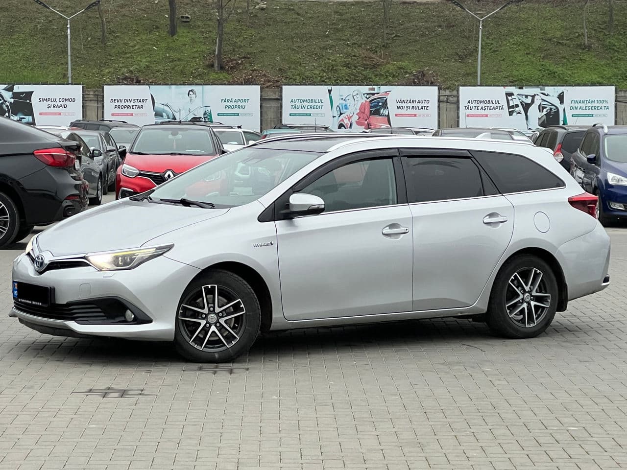 2015 Toyota Auris — Miniatură 2