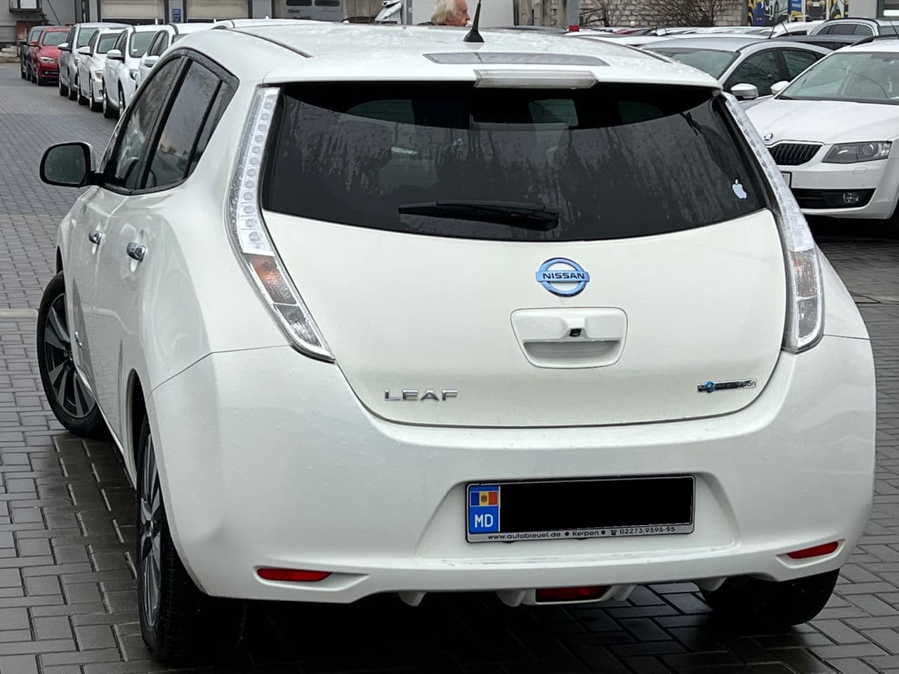2017 Nissan Leaf — Miniatură 2
