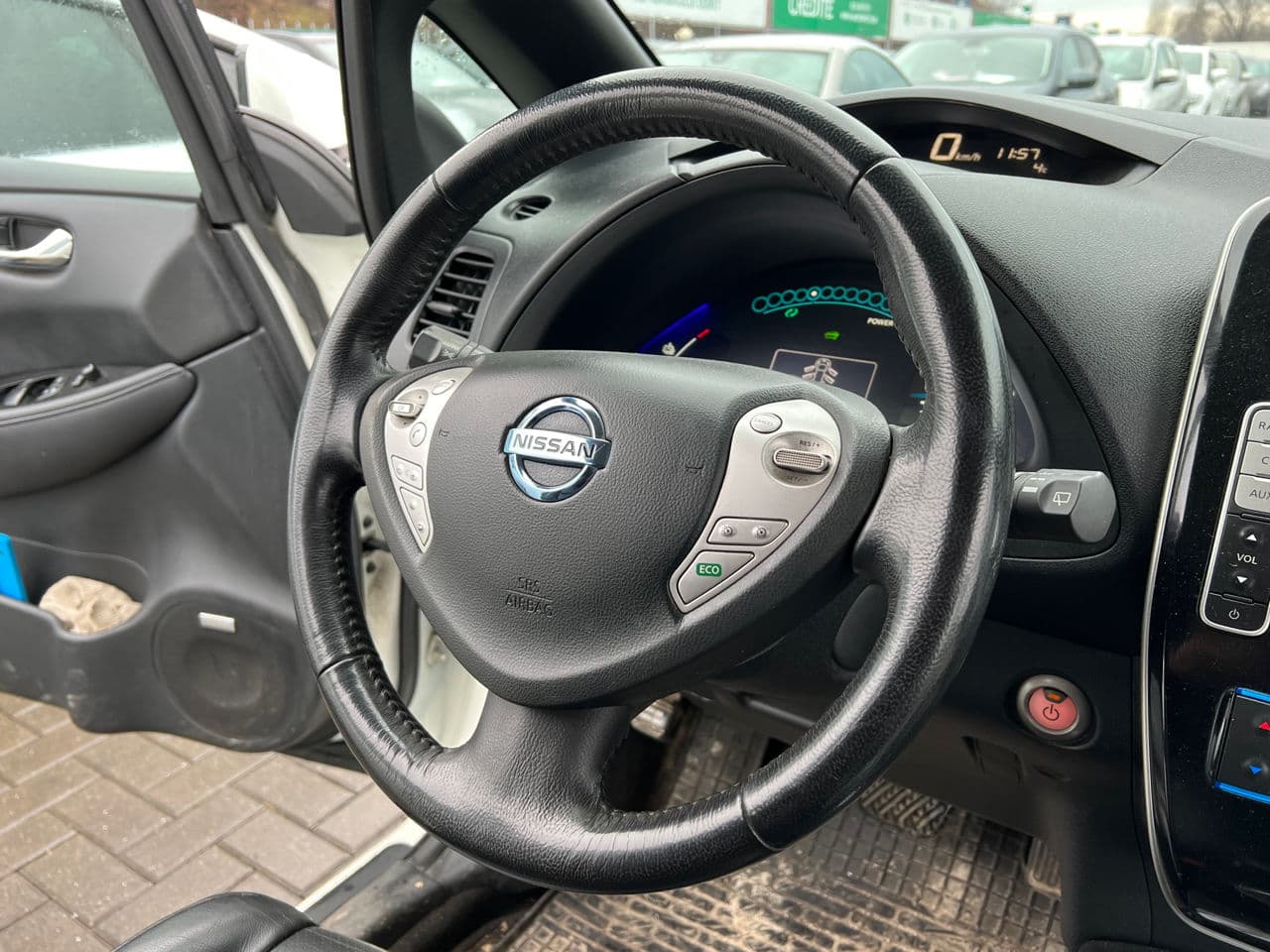 2017 Nissan Leaf — Miniatură 10