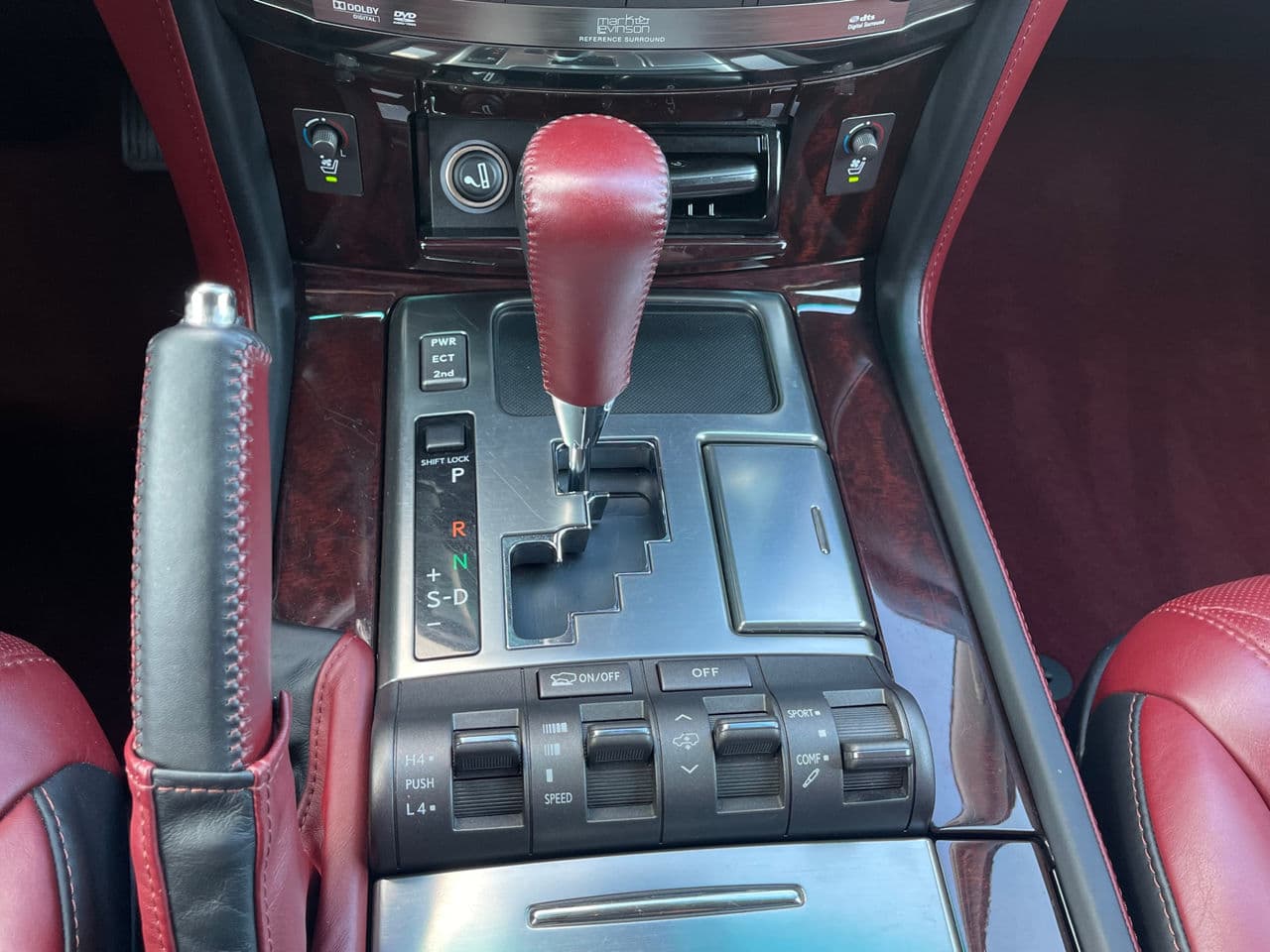 Lexus LX 570 2011 — Миниатюра 11