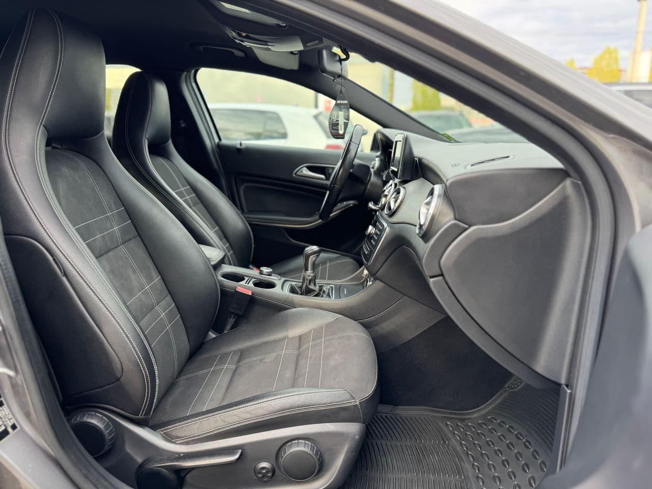 2015 Mercedes GLA 180 — Miniatură 16