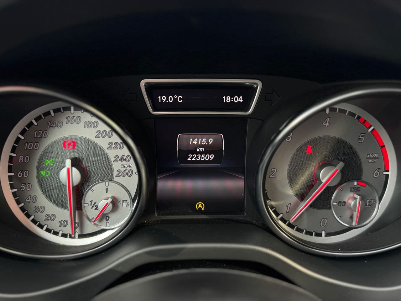 2015 Mercedes GLA 180 — Miniatură 10