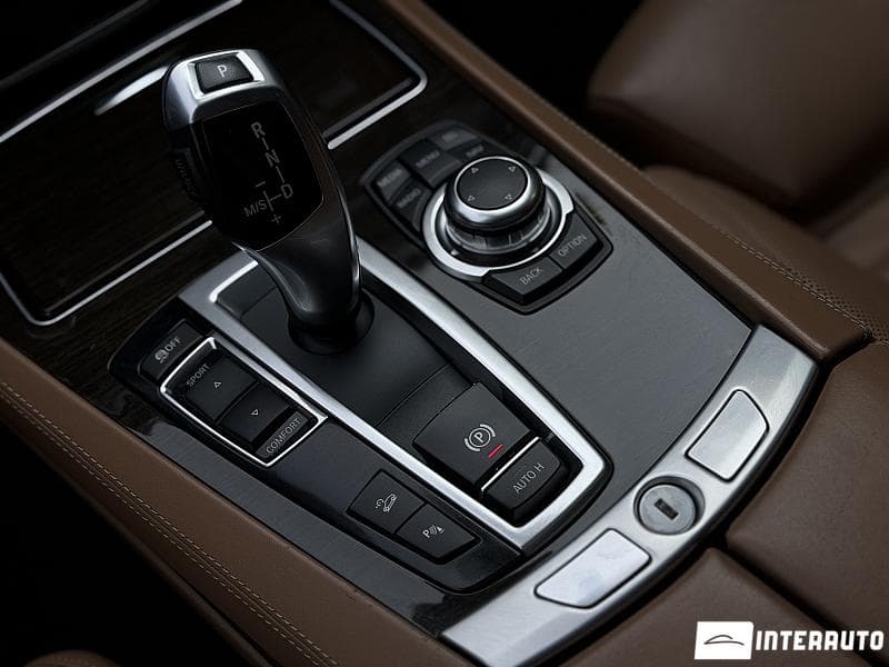 2012 BMW 740 — Miniatură 19