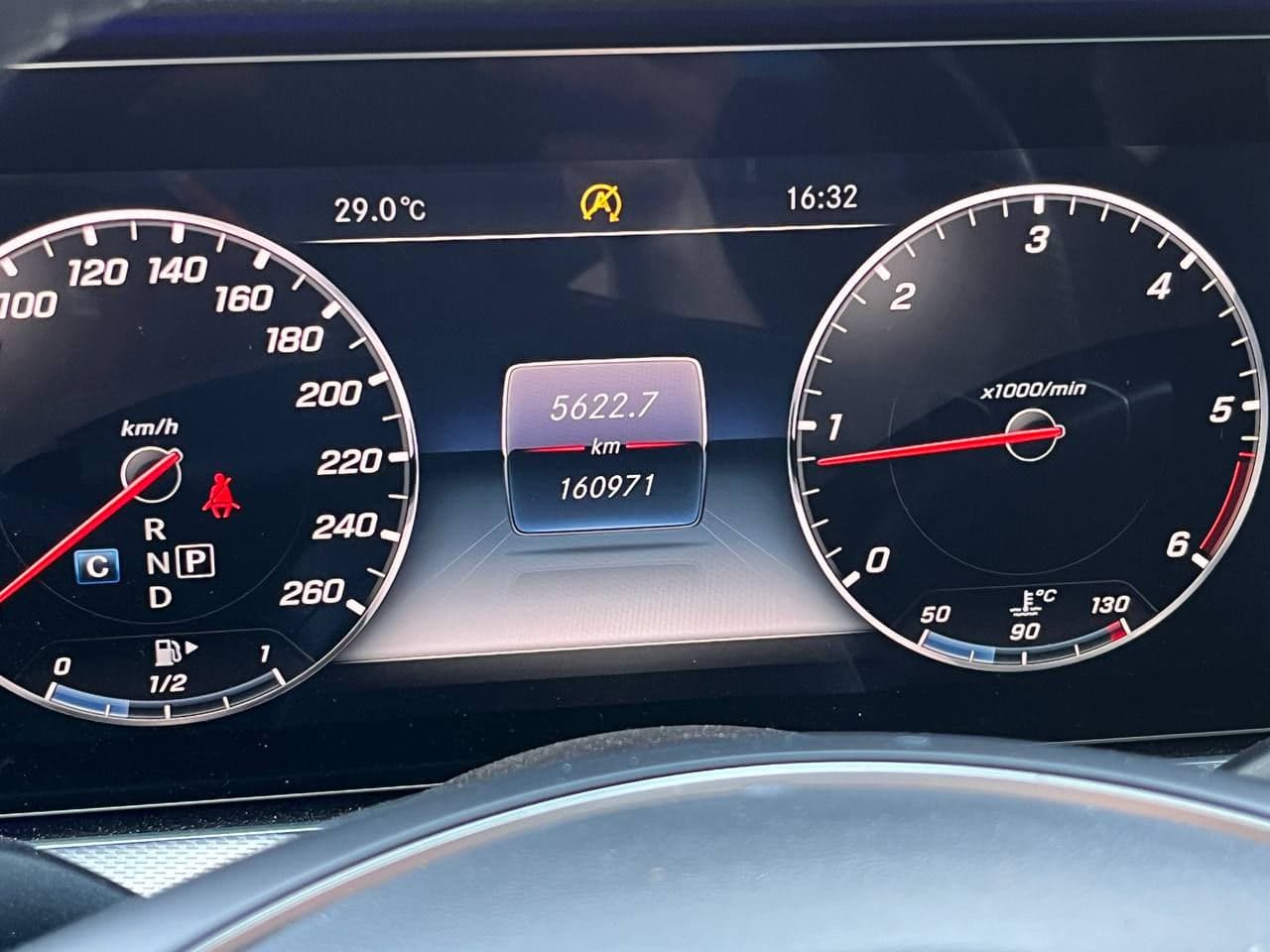 Mercedes E 220 2018 — Миниатюра 11