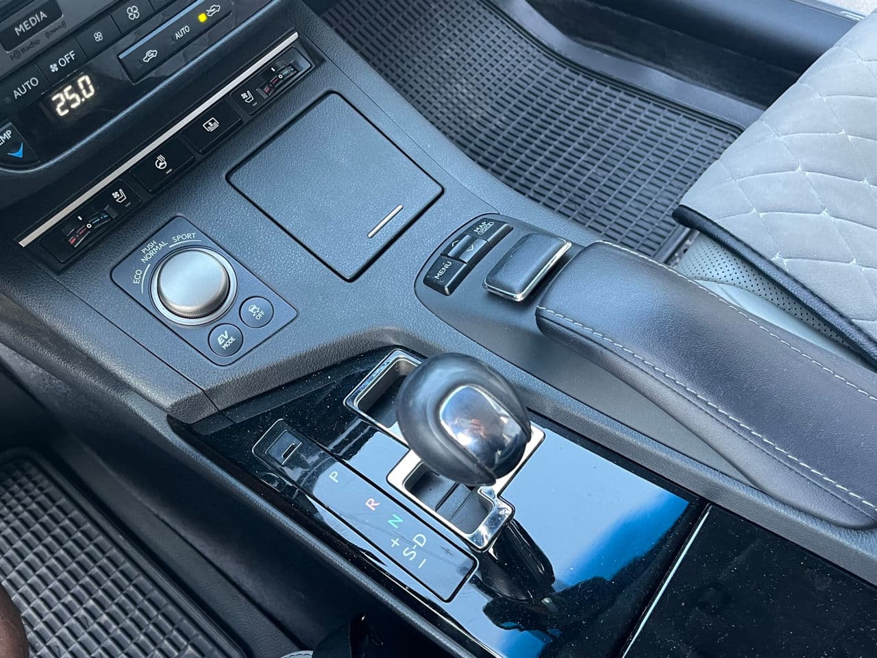 2014 Lexus ES 300h — Miniatură 12