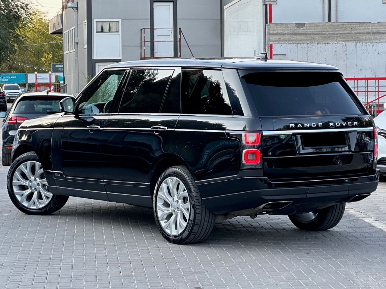 2017 Land Rover Range Rover Vogue — Miniatură 2
