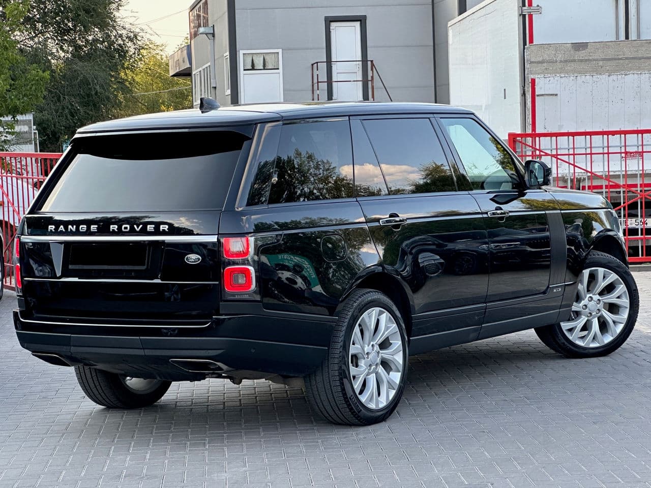 2017 Land Rover Range Rover Vogue — Miniatură 3