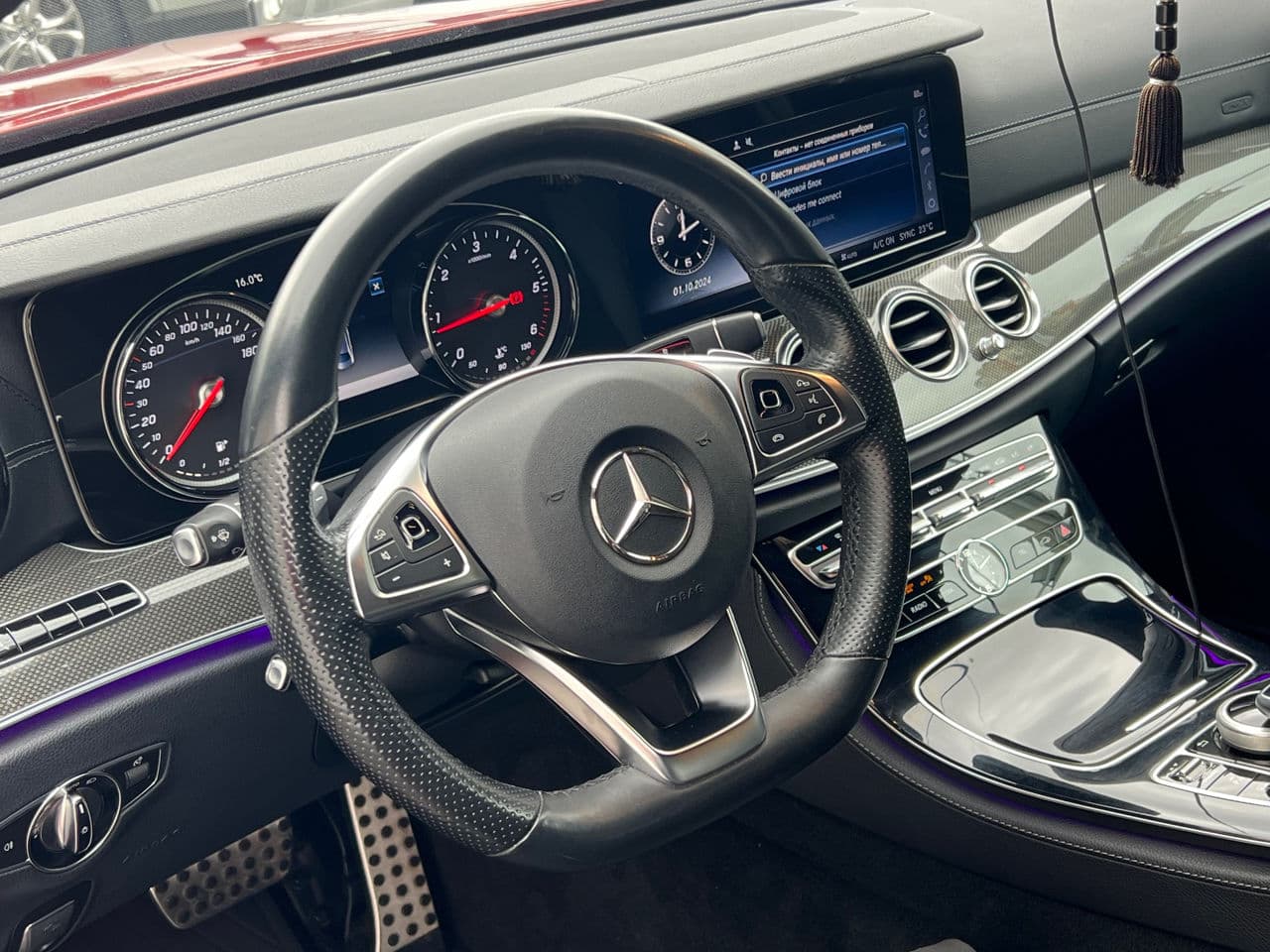 2017 Mercedes E 220 — Miniatură 10