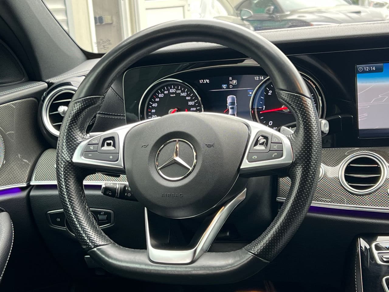 2017 Mercedes E 220 — Miniatură 8