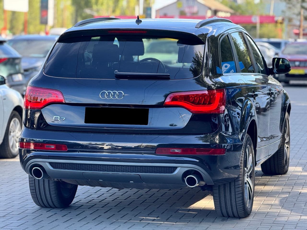 2010 Audi Q7 — Miniatură 2
