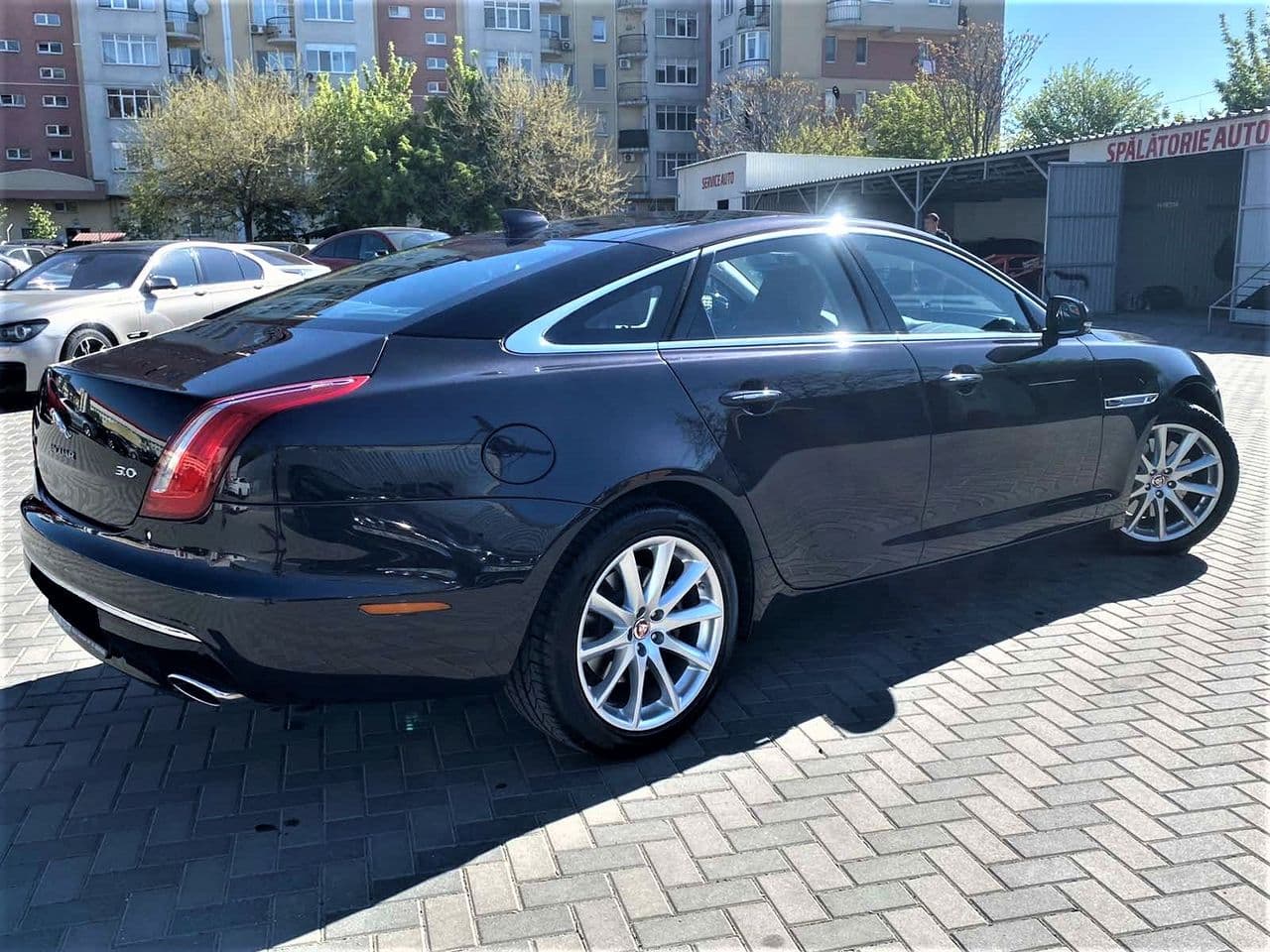 2015 Jaguar XJ — Miniatură 2