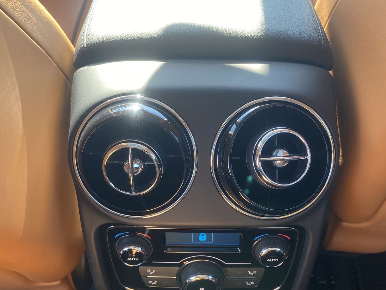 2015 Jaguar XJ — Miniatură 21