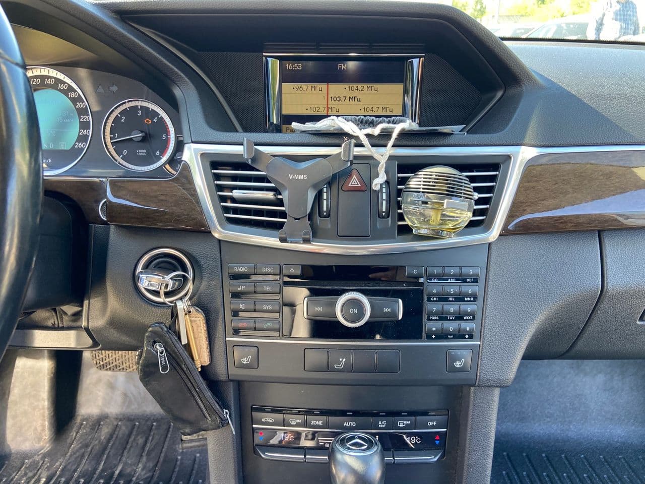Mercedes E 200 2010 — Миниатюра 9