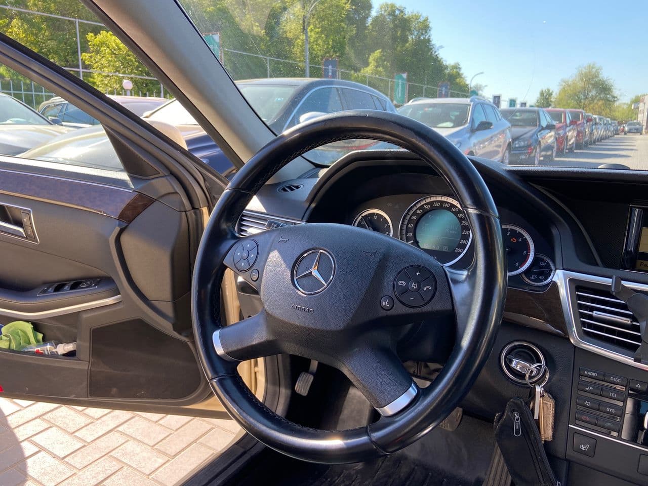 Mercedes E 200 2010 — Миниатюра 7