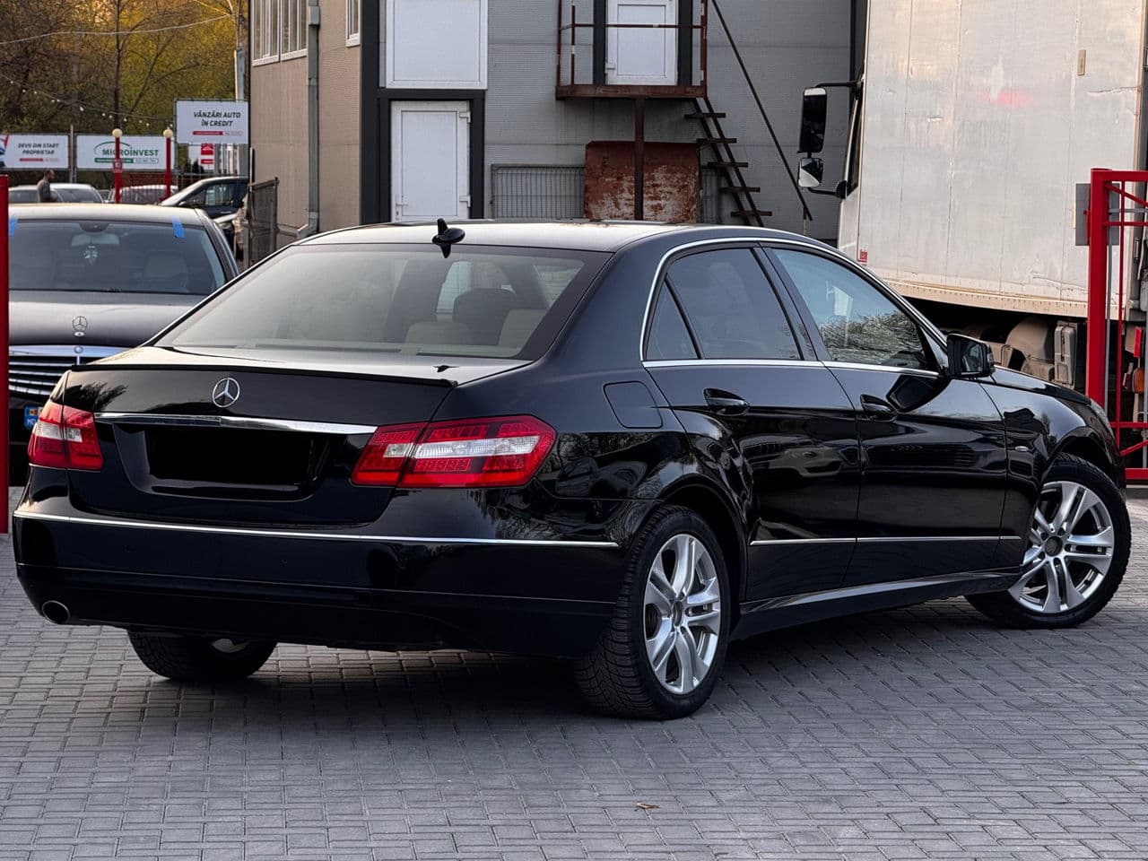 2011 Mercedes E 200 — Miniatură 4