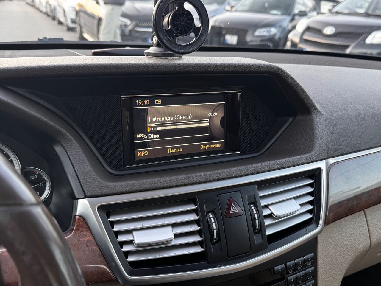 2011 Mercedes E 200 — Miniatură 12