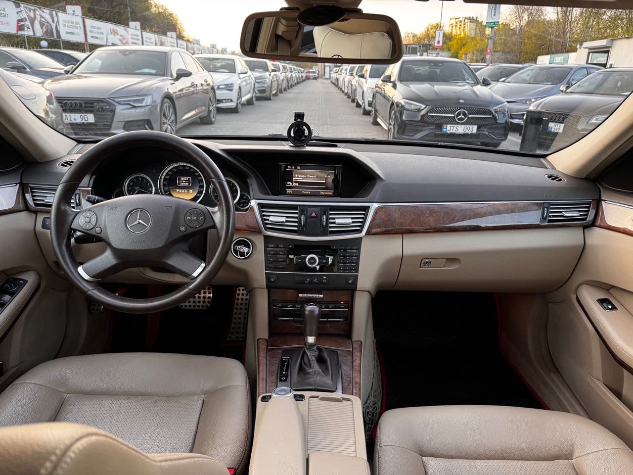 2011 Mercedes E 200 — Miniatură 9
