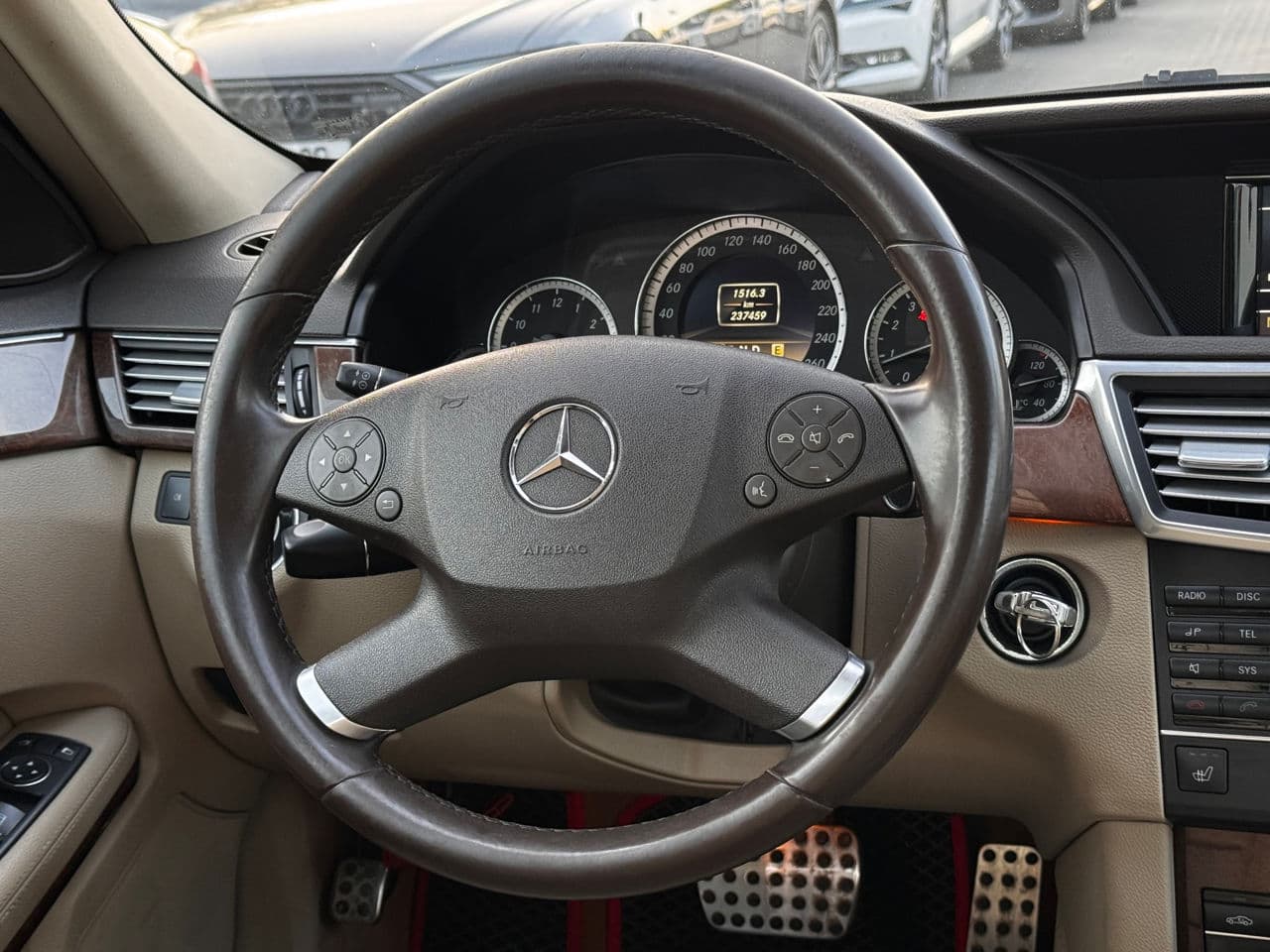 2011 Mercedes E 200 — Miniatură 11