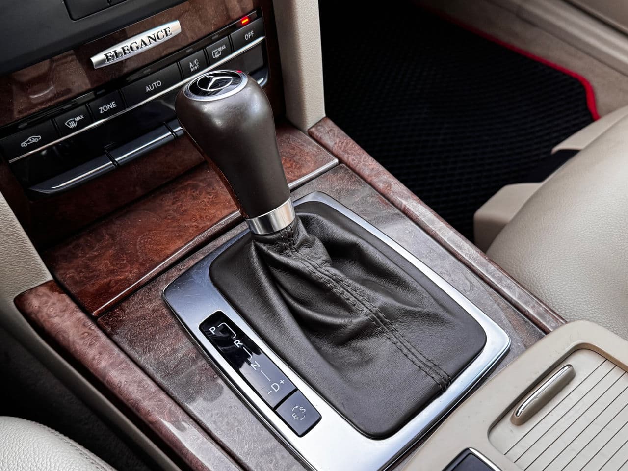 2011 Mercedes E 200 — Miniatură 14