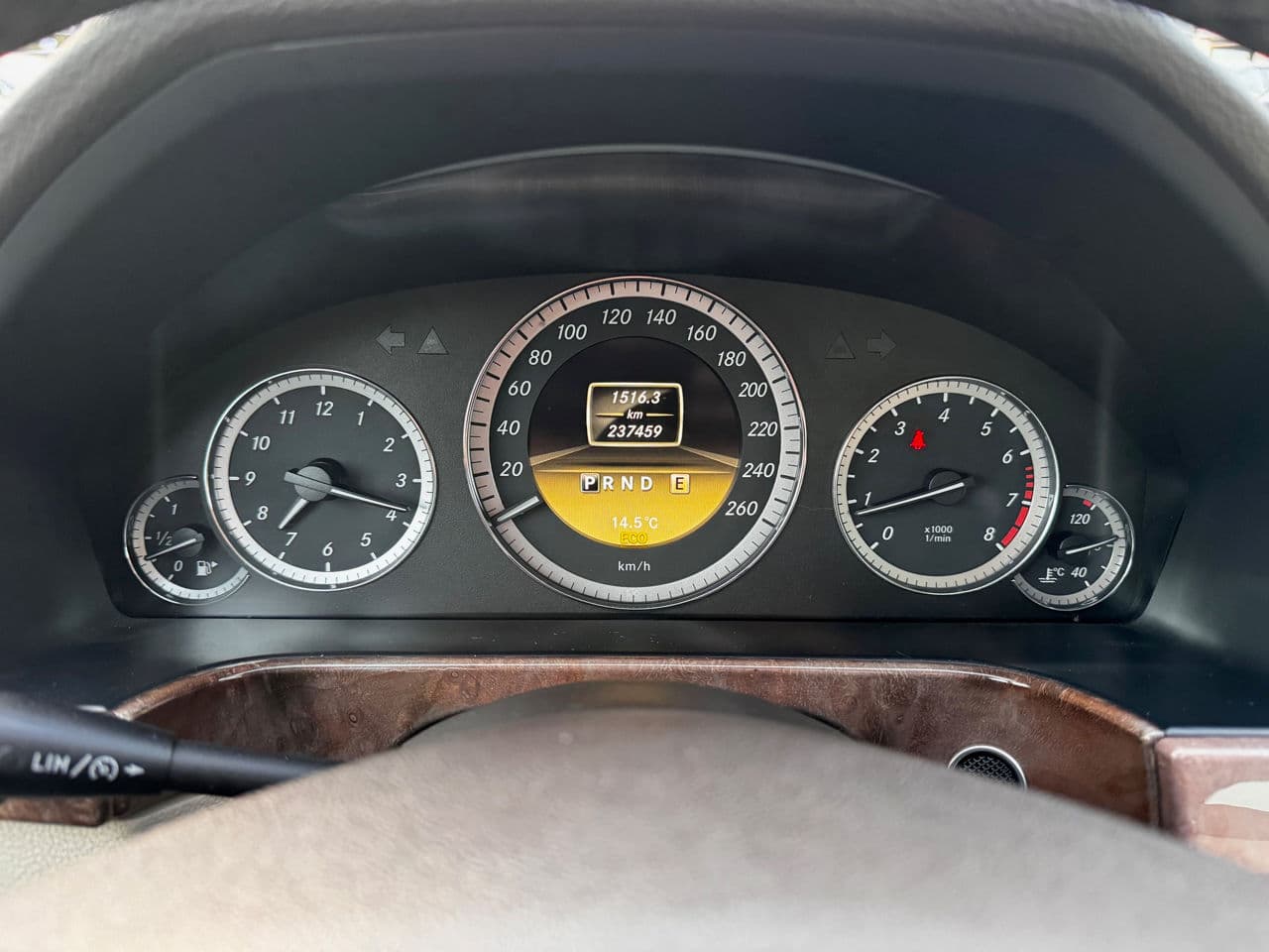 2011 Mercedes E 200 — Miniatură 10