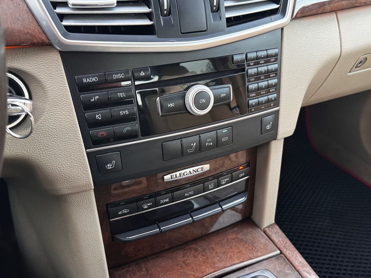 2011 Mercedes E 200 — Miniatură 13