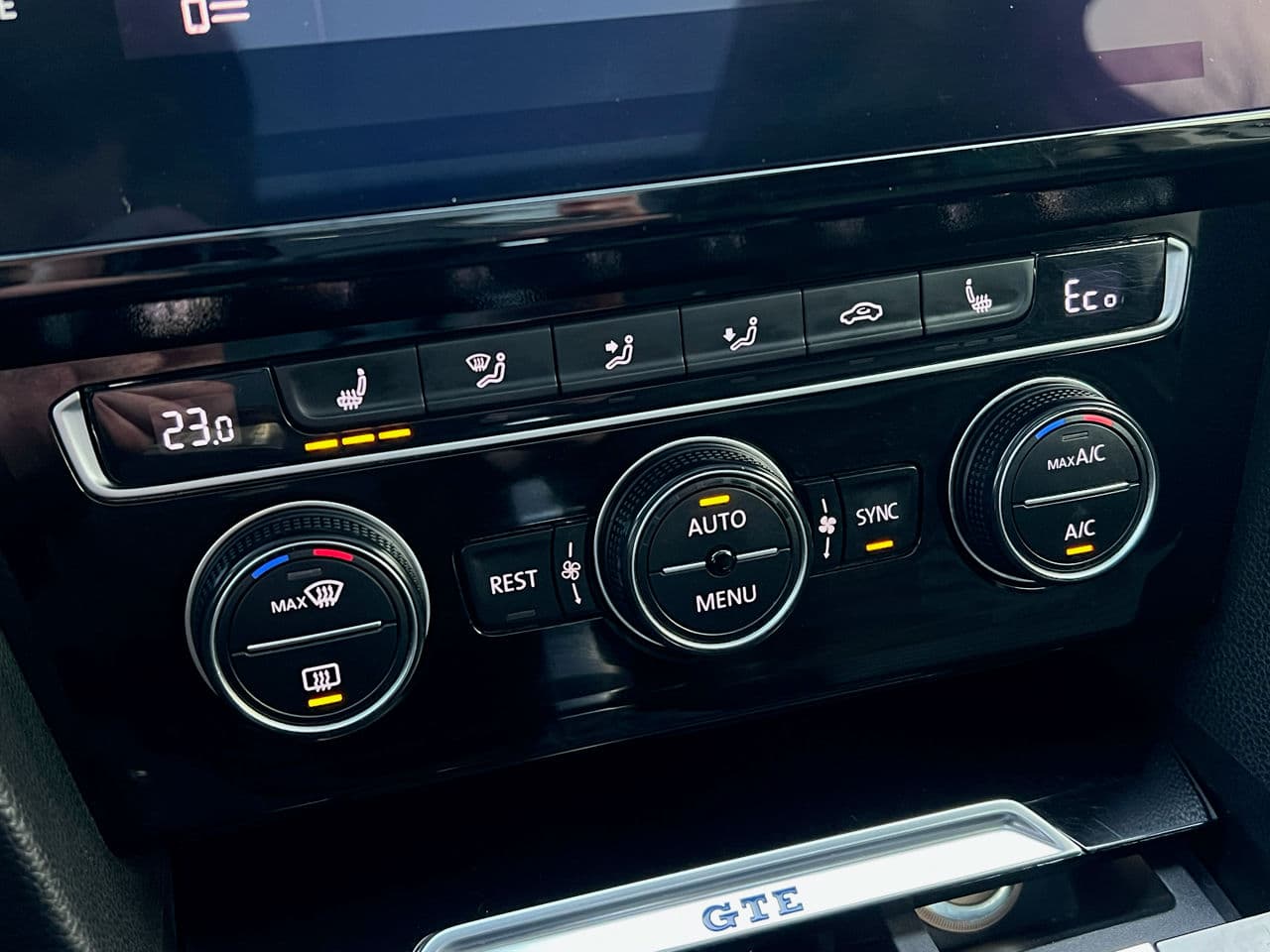 2015 Volkswagen Passat GTE — Miniatură 17