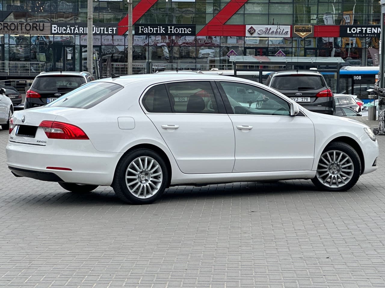2014 Skoda Superb — Miniatură 3