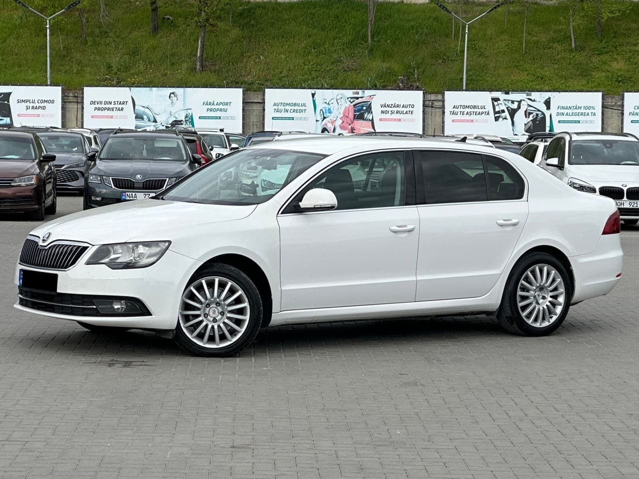 2014 Skoda Superb — Miniatură 2