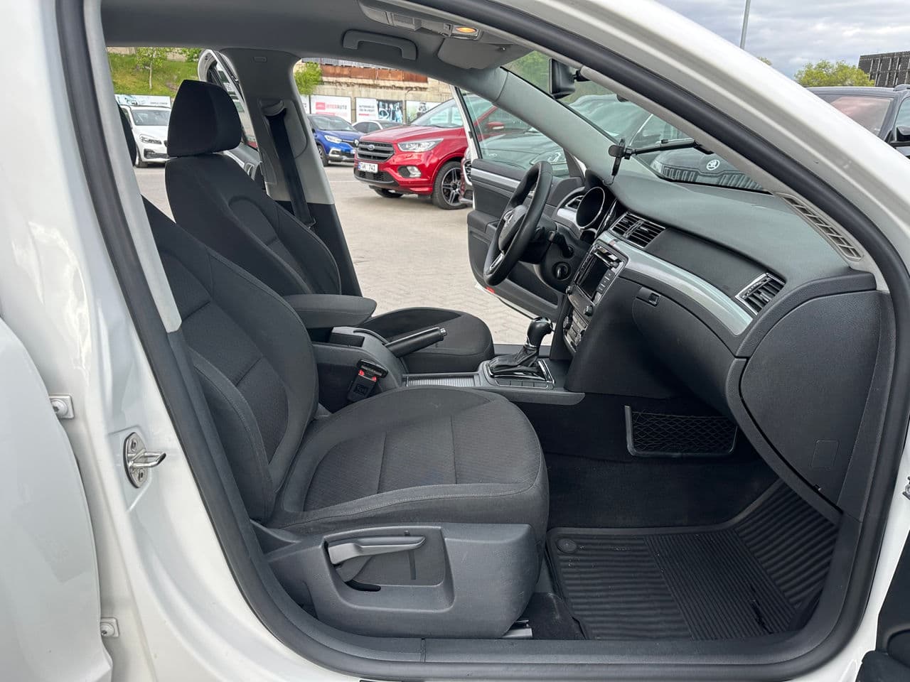 2014 Skoda Superb — Miniatură 14