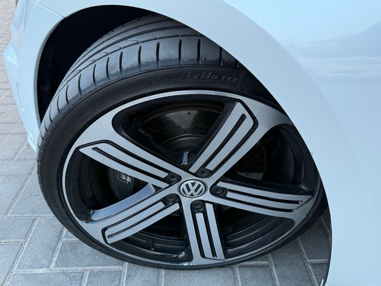2014 Volkswagen Golf R — Miniatură 17