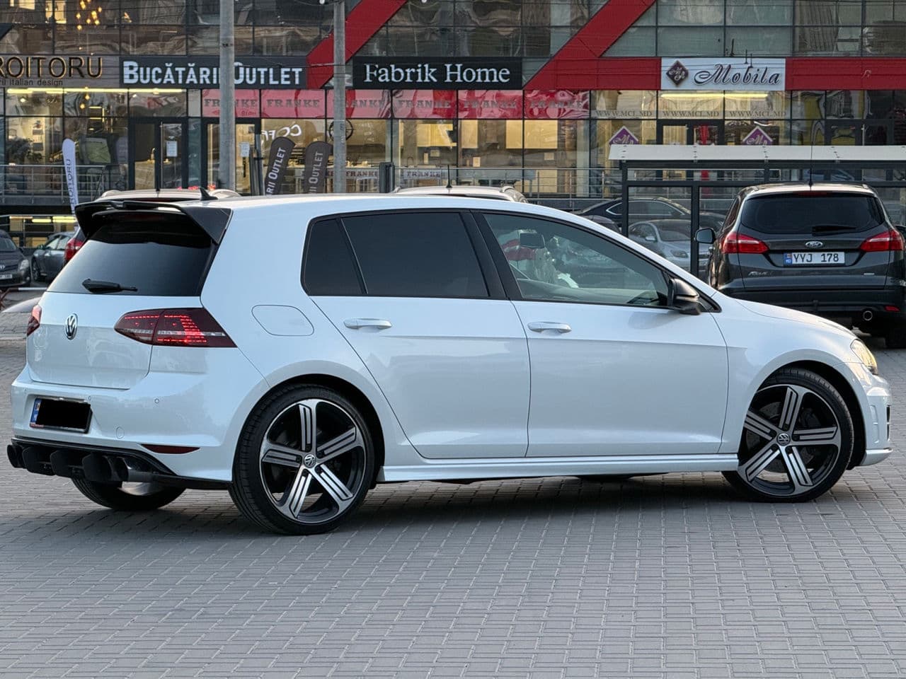 2014 Volkswagen Golf R — Miniatură 3
