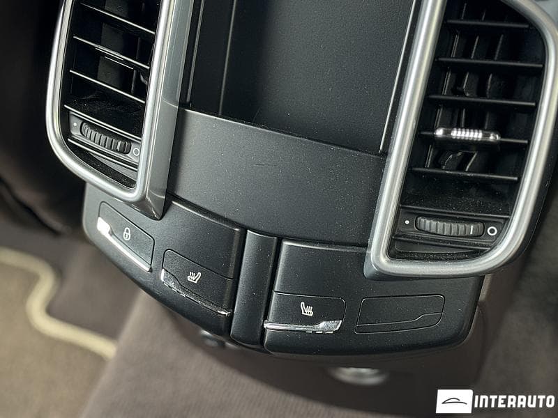 2012 Porsche Cayenne Turbo — Miniatură 20