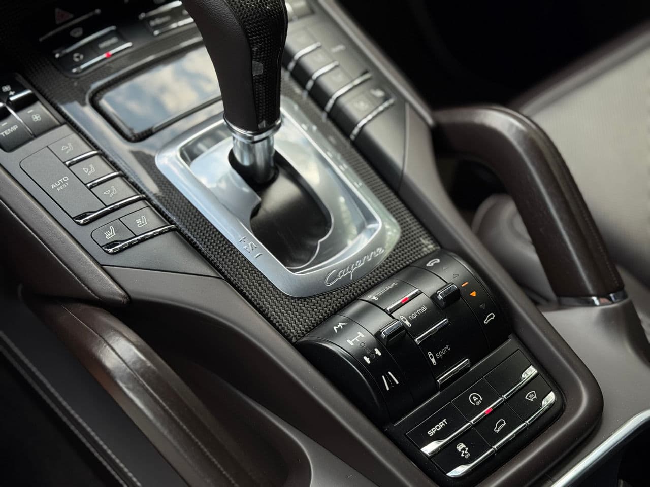 2012 Porsche Cayenne Turbo — Miniatură 16