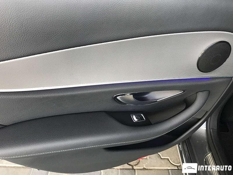 2016 Mercedes E 220 — Miniatură 18