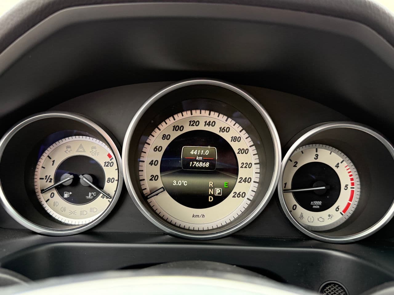 2016 Mercedes E 220 — Miniatură 8