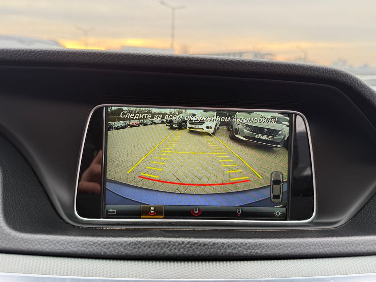 2016 Mercedes E 220 — Miniatură 10
