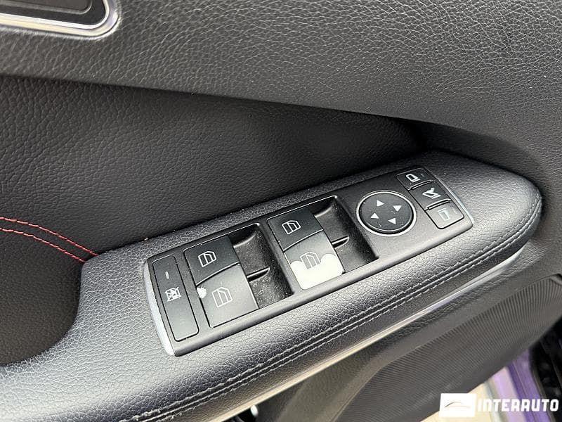 2016 Mercedes E 220 — Miniatură 18