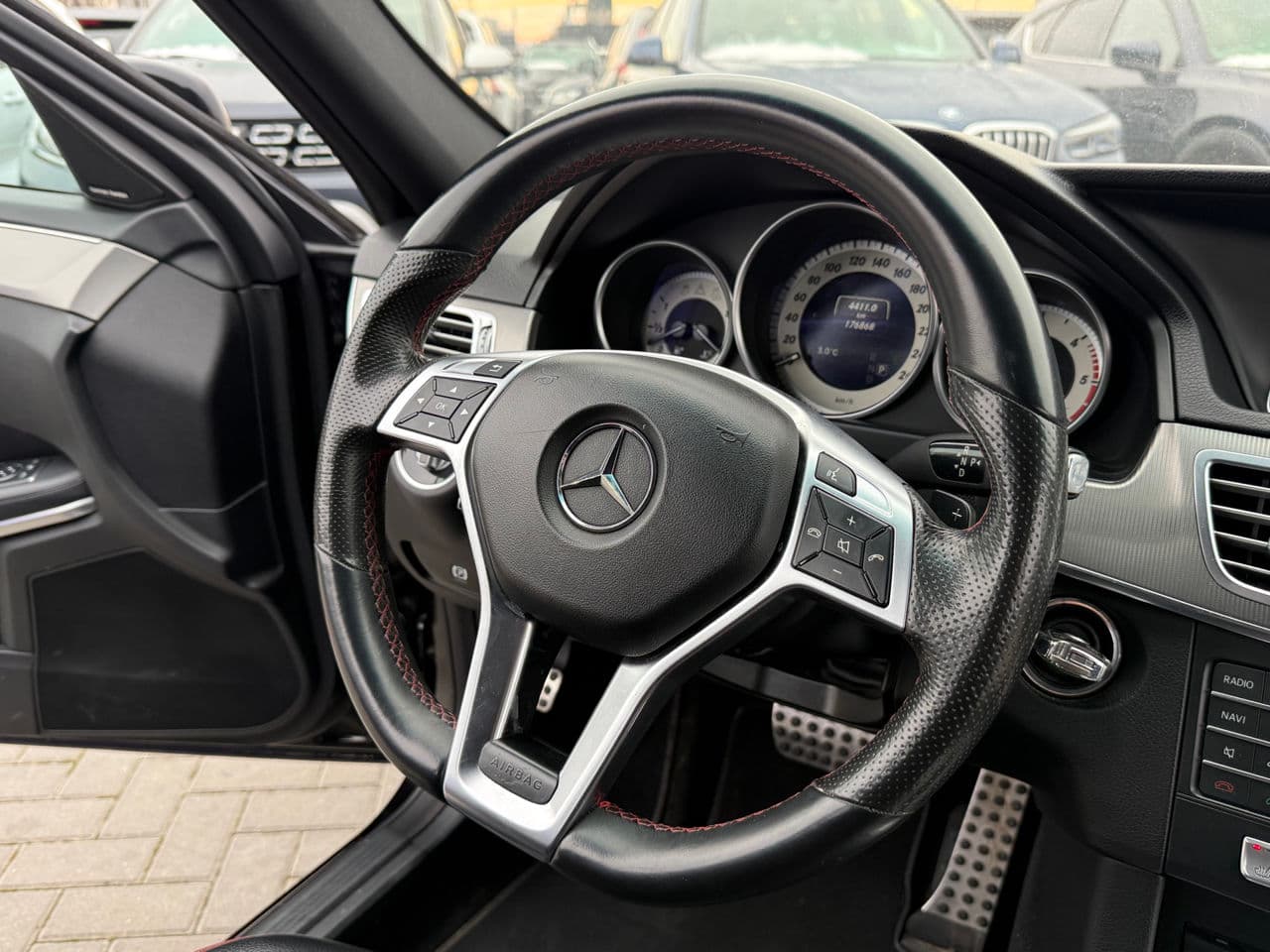 2016 Mercedes E 220 — Miniatură 7