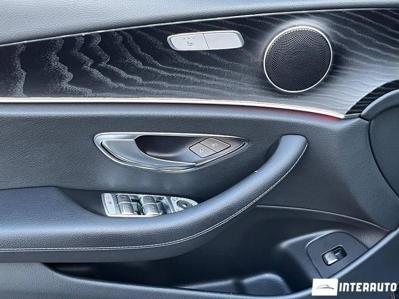2020 Mercedes E 220 — Miniatură 5