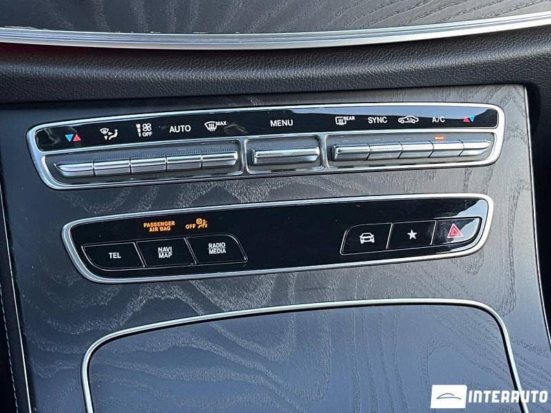 2020 Mercedes E 220 — Miniatură 16