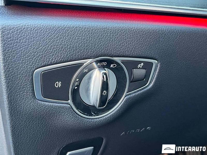 2020 Mercedes E 220 — Miniatură 18
