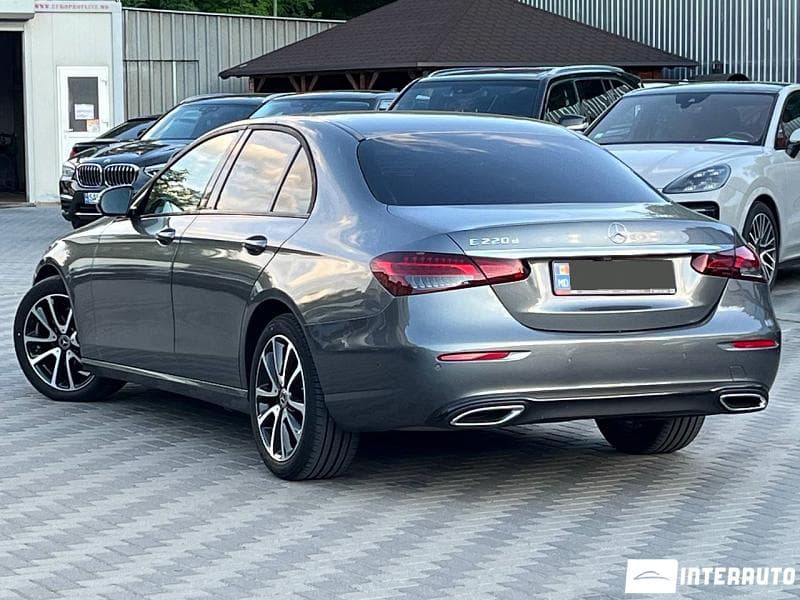 2020 Mercedes E 220 — Miniatură 4