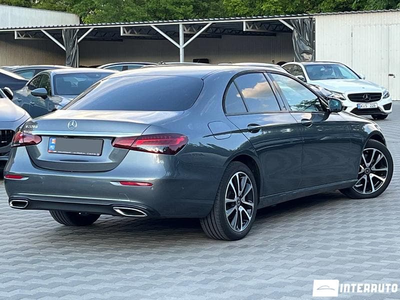 2020 Mercedes E 220 — Miniatură 2