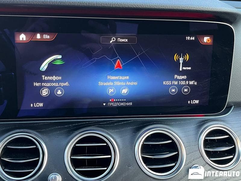 2020 Mercedes E 220 — Miniatură 10