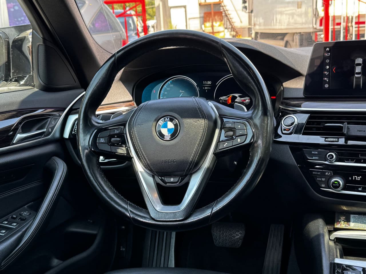 2017 BMW 530 — Miniatură 10