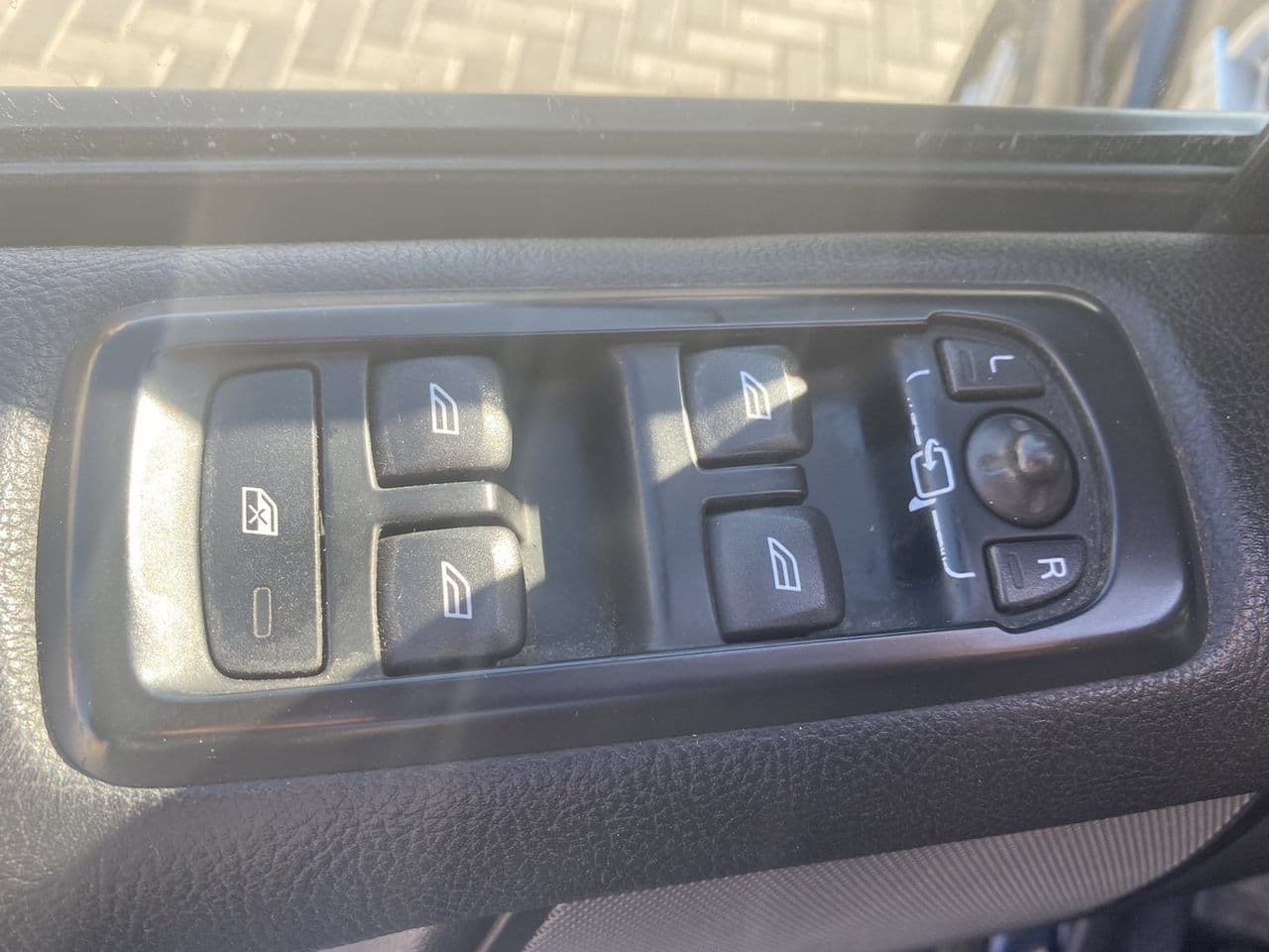 2011 Land Rover Discovery — Miniatură 16